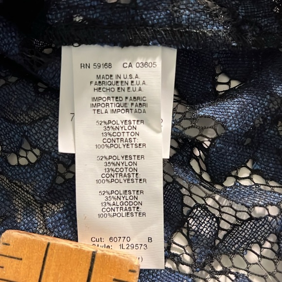 Karen Kane Bell Sleeve Lace Top Size Small Women’s in Blue - Picture 8 of 10